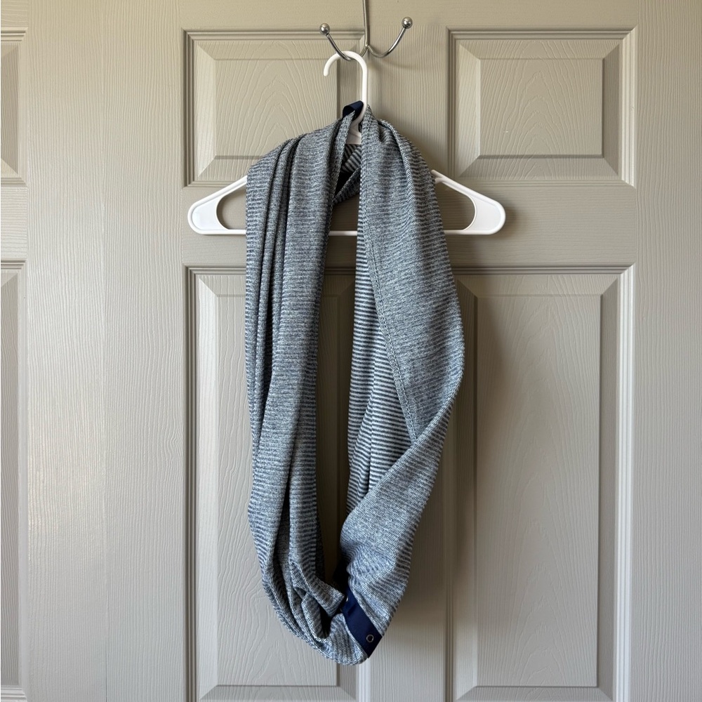 Lululemon Vinyasa Scarf // Lightly Used